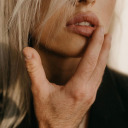 urhandsaroundmyneck avatar